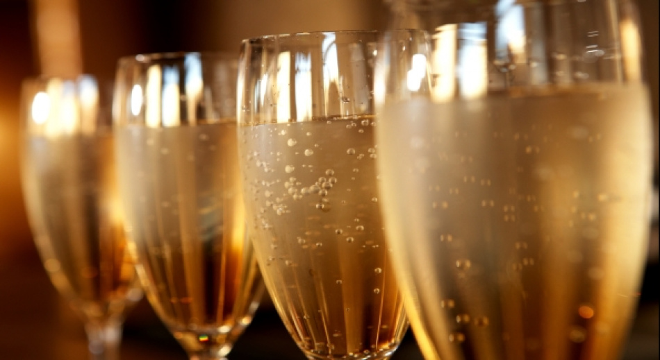 Врач-диетолог озвучила оптимальную норму шампанского на Новый год