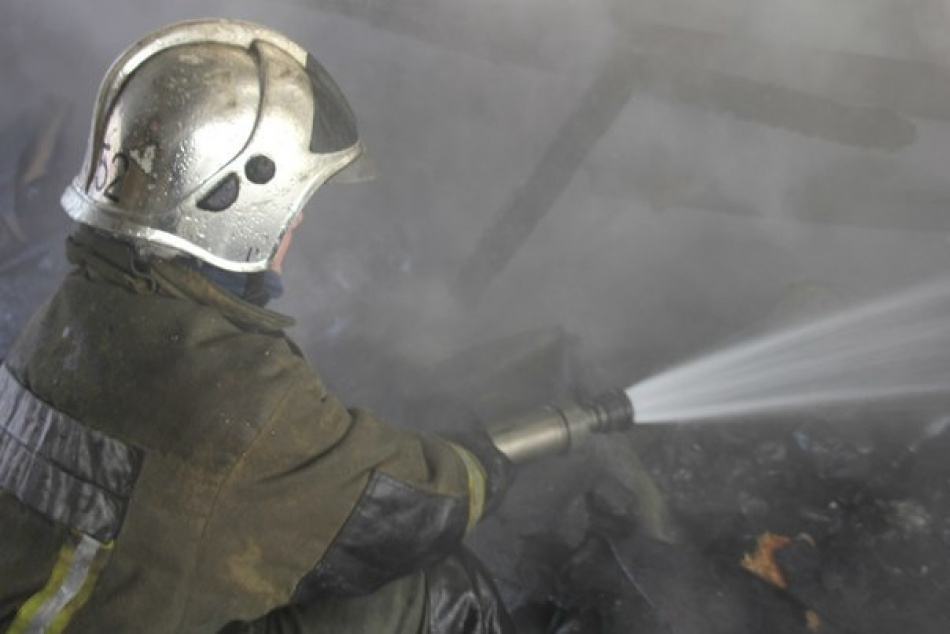 В Петергофе загорелось историческое здание на Разводной улице