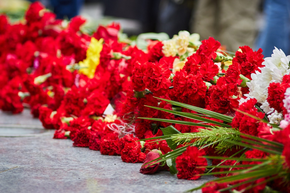 Власти Петербурга порекомендовали отказаться от поездок на Пискаревское кладбище 8 мая