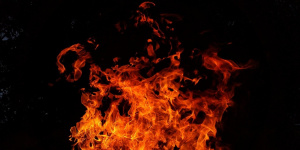 В квартирном пожаре на бульваре Новаторов в Петербурге погибла женщина