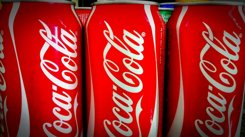 Россияне по-прежнему предпочитают Coca-Cola, напиток выбился в лидеры и опередил "Черноголовку"