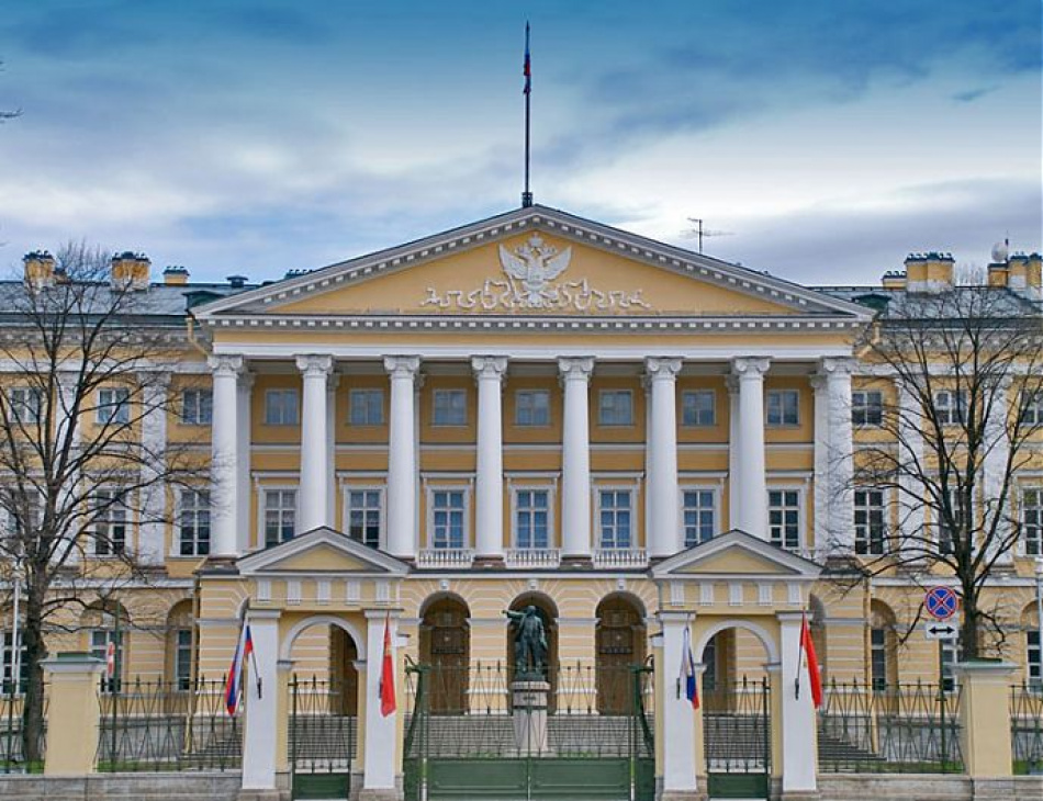 4,8 тысяч зданий органов власти Петербурга и их учреждений привели в порядок