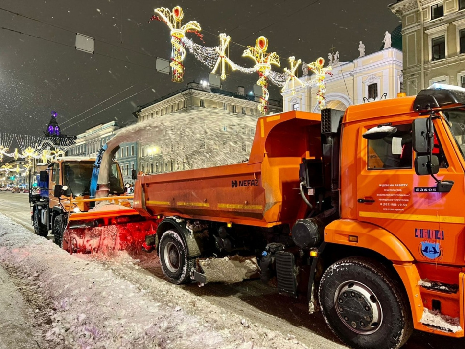 За сутки с улиц Петербурга вывезли более 8 тысяч кубометров снега