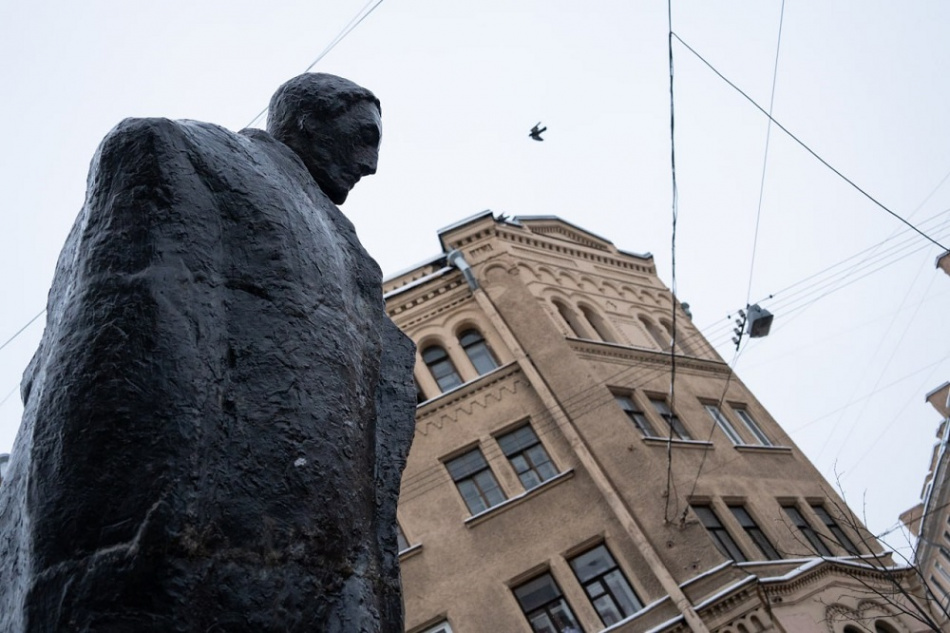 «Хочешь испугаться — посмотри»: у жителей Петербурга возникли вопросы к авторам нового памятника Блоку 