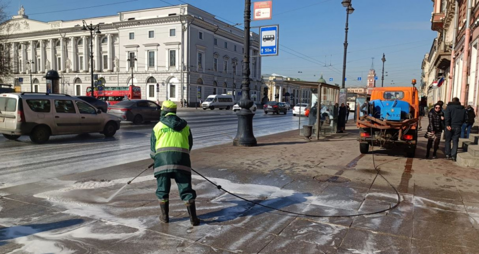 Количество уборочной техники в центре Петербурга на День города увеличат вдвое