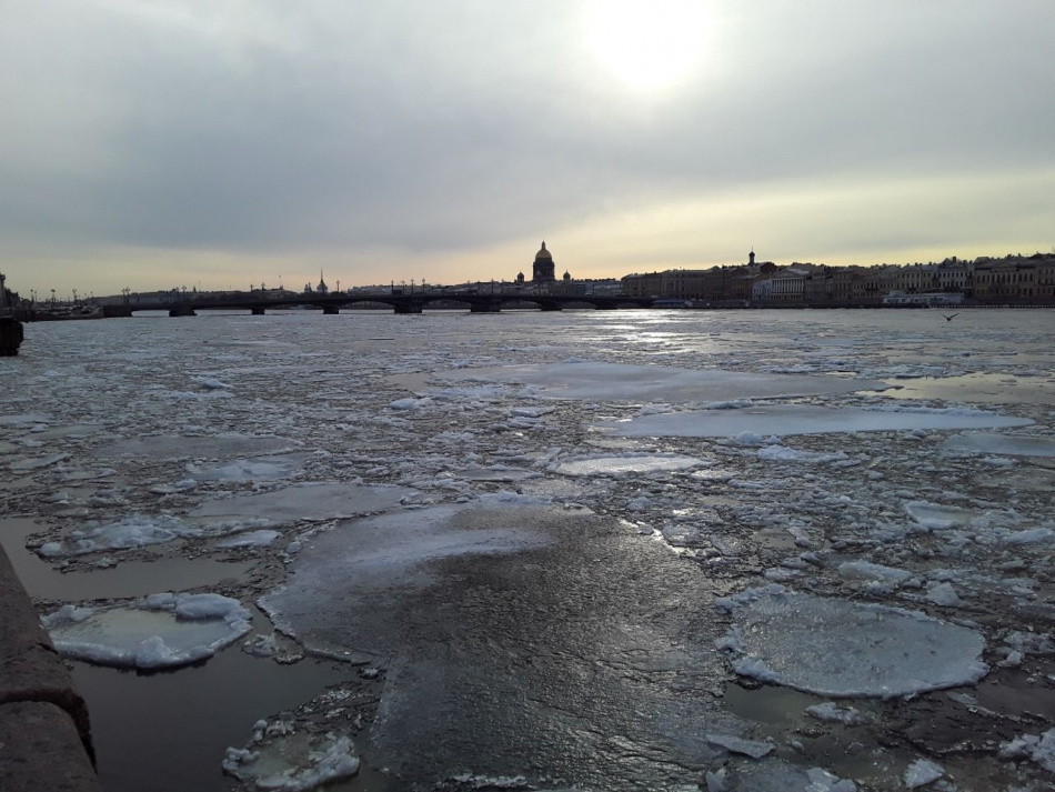 Уровень воды в Неве снизился на 60 сантиметров 