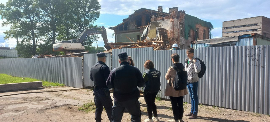 Снос дореволюционного здания на Октябрьской набережной остановили при помощи СК РФ
