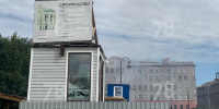 Бытовка сгорела напротив Морского вокзала в Петербурге