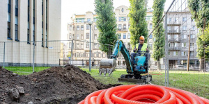 В Матвеевском саду на Петроградской начали менять освещение