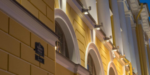 На площади Островского и улице Зодчего России восстановили художественную подсветку двух домов
