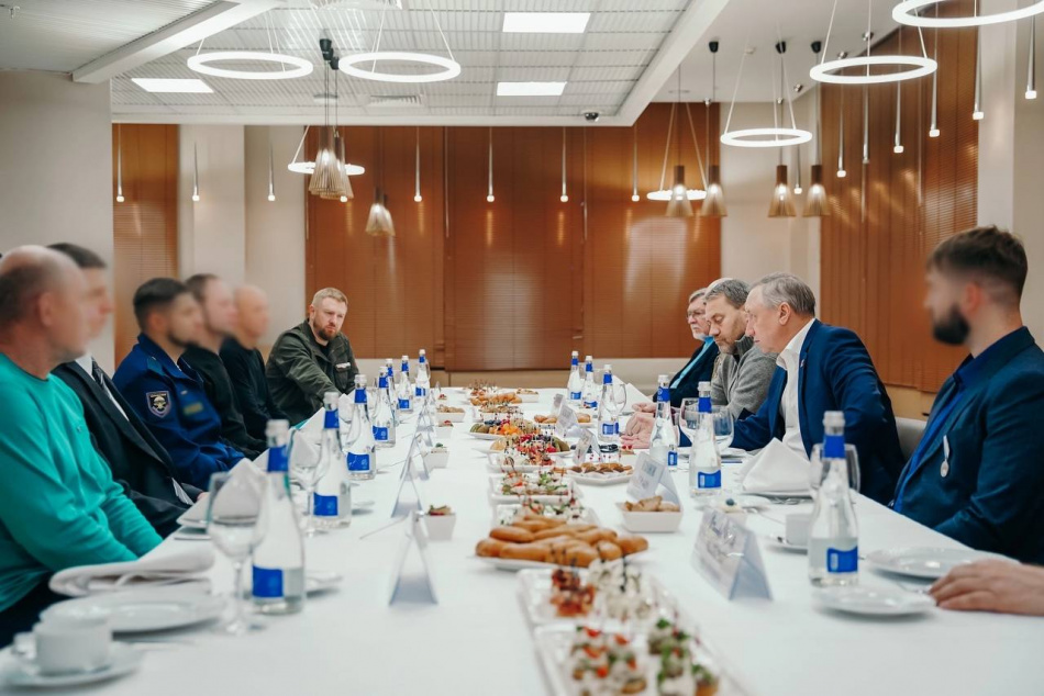 "Пытаюсь получить обратную связь": губернатор Беглов встретился с петербуржцами, участвующими в СВО