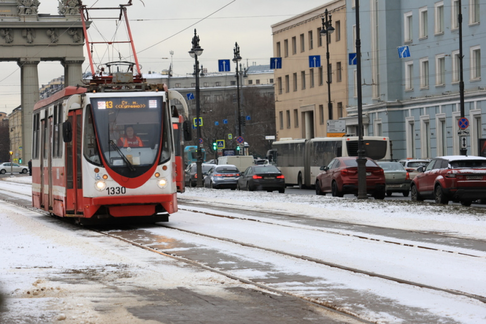 Трамваи встали на проспекте Авиаконструкторов в Петербурге