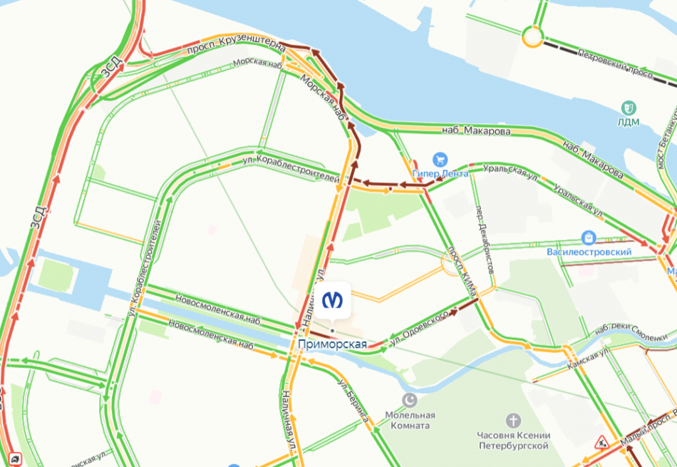 Около станции метро «Приморская» образовалась серьезная пробка из-за ДТП