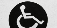 В России хотят начать лишать прав за незаконную установку знака «инвалид»