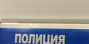 Двое пострадали, один погиб: в Петербурге автомобиль протаранил бетонное ограждение